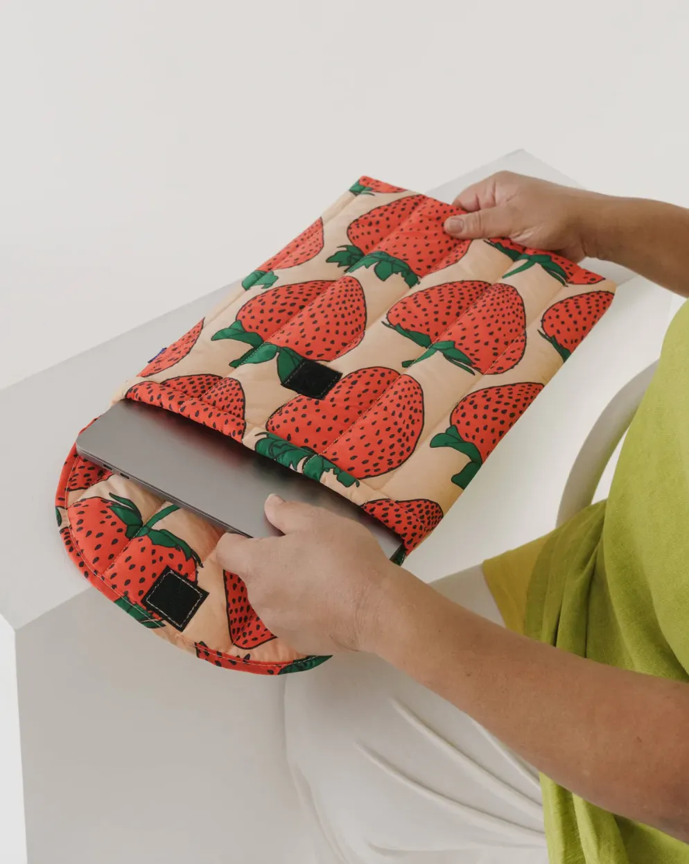 Baggu - Puffy Laptop Sleeve 13", Strawberry